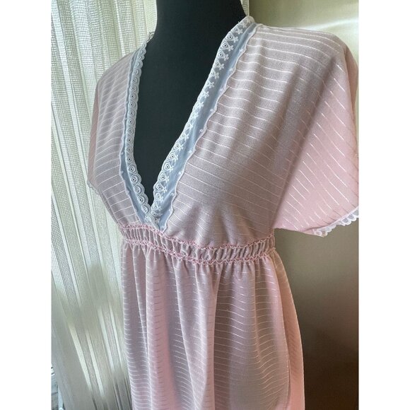 Vintage 80s night dress, pink short batwing sleeves nightgown, deep V neckline - Picture 2 of 8